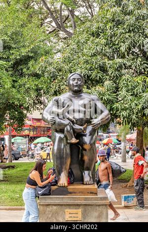 Bronzeskulptur auf der Plaza Botero in Medellin, Kolumbien Stockfoto