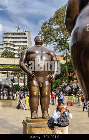 Bronzeskulptur auf der Plaza Botero in Medellin, Kolumbien Stockfoto