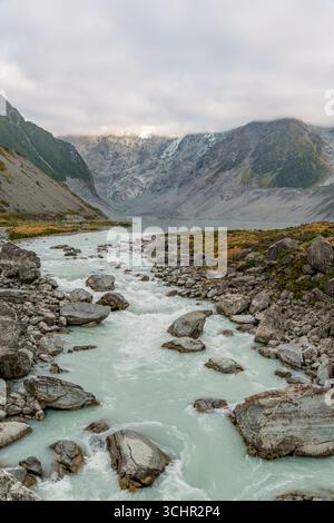 Der Hooker River fließt aus dem Mueller Lake Stockfoto