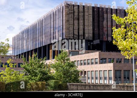LUXEMBURG, EUROPA - 1. SEPTEMBER 2025 - Moderne Architektur des Gebäudes des Europäischen Gerichtshofs mit reflektierender Glasfassade in Luxemburg CIT Stockfoto