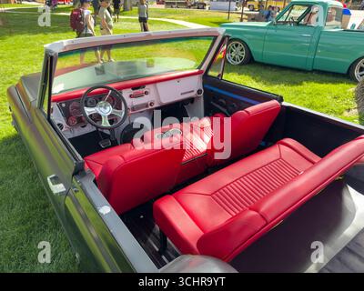 Ein maßgeschneiderter 1971 Chevrolet K5 Blazer auf der C10 Red Rock Retreat Car Show in Moab, Utah. Stockfoto