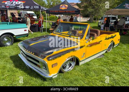 Ein maßgeschneiderter 1971 Chevy K5 Blazer auf der C10 Red Rock Retreat Car Show in Moab, Utah. Stockfoto