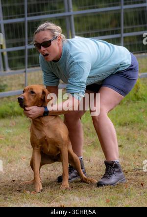 Hundeaufzucht zum Mitnehmen. Chatsworth Country Fair, Derbyshire, Großbritannien Stockfoto