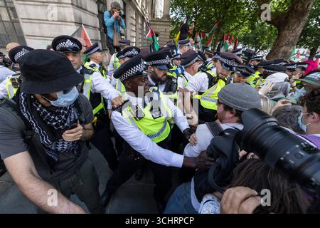 Pro-palästinensisches Protestnetzwerk der Palästinensischen Aktion demonstrierte in der City of Westminster London an dem Tag, an dem die Gruppe nach den Anti-Terror-Gesetzen verboten wurde. Stockfoto