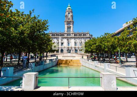 Porto, Portugal - 10. Juli 2025: Die Fassade des Rathauses von Porto Portugal Stockfoto