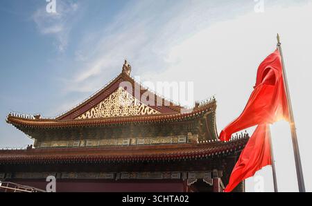 Der Generalsekretär der Kommunistischen Partei Chinas Xi Jinping begrüßte den russischen Präsidenten Wladimir Putin und den Obersten Führer Kim Jong UN Nordkoreas zu einer feierlichen und massiven Militärparade zum Ende des Zweiten Weltkriegs in Peking. XI enthüllte Laserwaffen, nukleare ballistische Raketen und riesige Unterwasserdrohnen in einer Demonstration von Macht und Macht, die den Westen einschüchtern sollte. Stockfoto