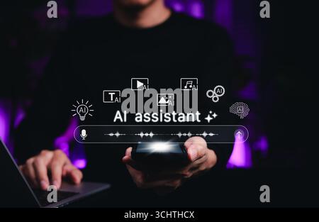 AI Assistant Technology Konzept. Person, die ein Smartphone verwendet, um mit einem KI-Sprachassistenten zu interagieren, digitale Symbole, die künstliche Intelligenz darstellen Stockfoto