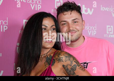 Jasmin Herren mit Freund Philipp Bender bei der LOVE ISLAND VIP Kino-Preview im CineNova in Köln am 03.09.2025 *** Jasmin Herren mit Freund Philipp Bender auf der LOVE ISLAND VIP Filmvorschau auf der CineNova in Köln am 03 09 2025 Stockfoto