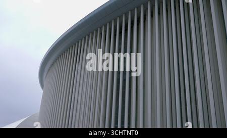 LUXEMBURG, EUROPA - 1. SEPTEMBER 2025 - Moderne Architektur der Grande Duchesse Josephine Charlotte Concert Hall, auch bekannt als Philharmonie Luxem Stockfoto