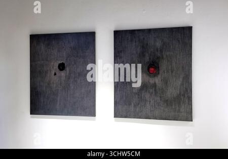 Bangkok, Thailand - 5. August 2024: Ausstellung für zeitgenössische Kunst, die große Expansion von Adisak Somkong Solo in der Blacklist Gallery, MATDOT A Stockfoto