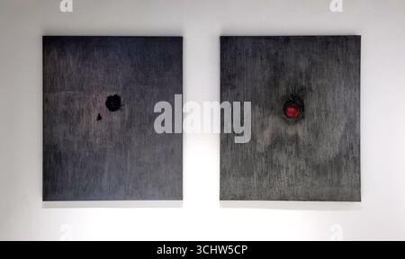 Bangkok, Thailand - 5. August 2024: Ausstellung für zeitgenössische Kunst, die große Expansion von Adisak Somkong Solo in der Blacklist Gallery, MATDOT A Stockfoto