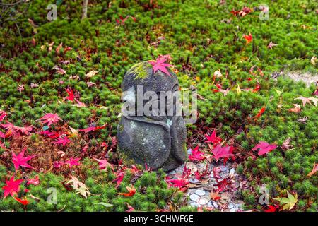 Malerischer Blick auf den Enko-JI-Tempel mit wunderschönem Laub im Herbst in Kyoto, Japan Stockfoto
