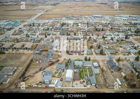 Drohnenbild, das die Stadt Martensville in Saskatchewan mit Vorstadtbereichen und Wohngebieten erfasst Stockfoto