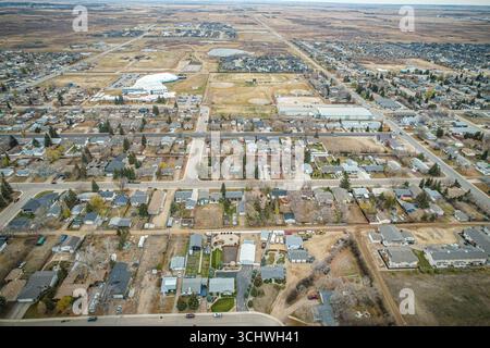 Drohnenbild, das die Stadt Martensville in Saskatchewan mit Vorstadtbereichen und Wohngebieten erfasst Stockfoto