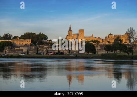 Palast der Päpste, Palais des Papes, Sonnenuntergang, Avignon, Provence, Frankreich Stockfoto