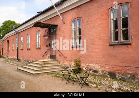 Helsinki, Finnland. August 2025. Die kleine Bibliothek auf der Insel Stockfoto