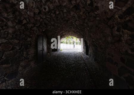 Helsinki, Finnland. August 2025. Die militärischen Befestigungsanlagen rund um die Insel Stockfoto