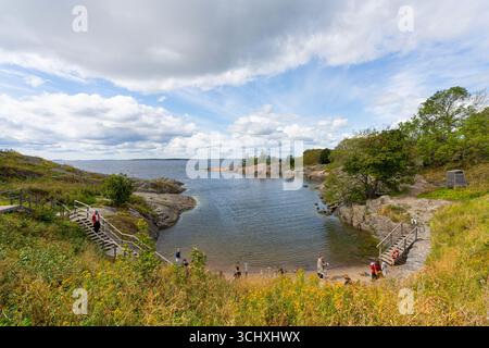 Helsinki, Finnland. August 2025. Panoramablick auf die Küste der Insel Stockfoto