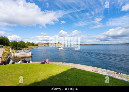 Helsinki, Finnland. August 2025. Panoramablick auf die Küste der Insel Stockfoto
