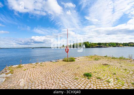 Helsinki, Finnland. August 2025. Panoramablick auf die Küste der Insel Stockfoto