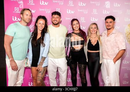 Sandra Sicora, Mohamed Chahine, Aline Jost, Jessica Faust und Gäste bei der Premiere zur neuen Staffel der Dating-Show Love Island VIP im CineNova Kino. Köln, 03.09.2025 *** Sandra Sicora, Mohamed Chahine, Aline Jost, Jessica Faust und Gäste bei der Premiere der neuen Saison der Dating Show Love Island VIP im CineNova Kino in Köln, 03 09 2025 Foto:XT.xNgox/xFuturexImagex Island 5930 Stockfoto