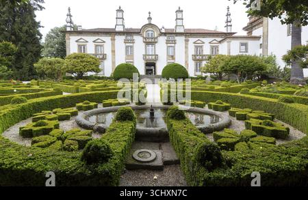 Großzügige Gärten des Palastes, Casa de Mateus, Palast mit großen Gärten, Vila Real, Vila Real Viertel, Portugal, Europa, BlosseyPortugal, Aerial VI Stockfoto