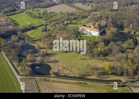 Aus der Vogelperspektive, Schloss Cappenberg im Waldgebiet, LWL Museum für Kunst und Kultur mit Cappenberg Stiftskirche St. Johannes des Evangelisten, Cappenb Stockfoto
