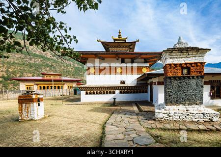 Chimi Lhakhang, der Mad Mönch Tempel, im Dorf Teoprongchu oberhalb von Sopsokha, dem Phallus Dorf Bhutan, Lobesa Tal, Punakha District, Bhutan Stockfoto
