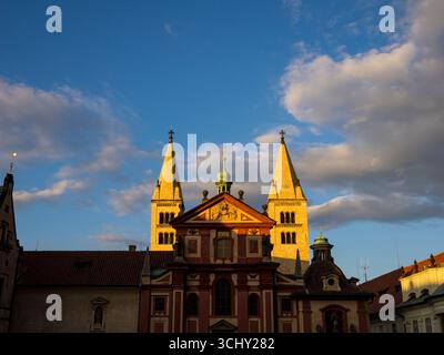 Sonnenuntergang auf dem Böhmischen, St. Georges Basilika, Prager Burg, Prag, Tschechien, Europa, EU. Stockfoto