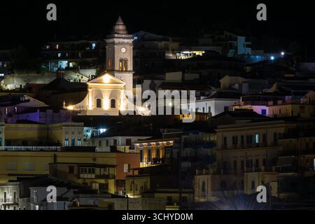 St. Nicol of Bari) ist eine lokale Pfarrkirche, die dem Heiligen Nikolaus von Bari, der Stadt Gioiosa, gewidmet ist Stockfoto
