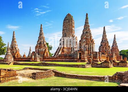 Die Pagode im Tempel Wat Chaiwatthanaram ist einer der berühmten Tempel in Ayutthaya, in der Nähe von Bangkok in Thailand. Stockfoto