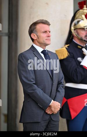Paris am 3.September 2025 französischer Präsident Emmanuel Macron begrüsst den ukrainischen Präsident Wolodymyr Selenskyj im ElysÃ e-Palast in Paris v.l.f der französischen Präsident Emmanuel Macron begrüsst den ukrainischen Präsident Wolodymyr Selenskyj im ElysÃ e-Palast *** Paris am 3. September, 2025 der französische Präsident Emmanuel Macron begrüßt den ukrainischen Präsidenten Volodymyr Zelenskyi im Elysée-Palast in Paris V l f französischer Präsident Emmanuel Macron begrüßt ukrainischen Präsidenten Volodymyr Zelenskyi im Elysée-Palast in Paris V l f französischer Präsident Emmanuel Macron begrüßt ukrainischen Präsidenten Stockfoto
