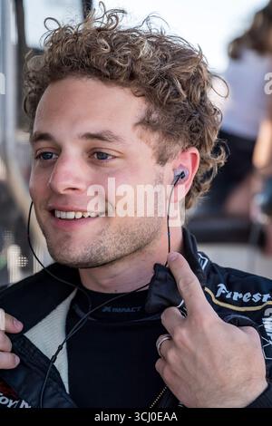 INDYCAR Series-Fahrer SANTINO FERRUCCI (14) aus Woodbury, Conneticut, bereitet sich auf den Grand Prix von Borchetta Bourbon Music City am Nashville Superspeedway in LIBANON TN vor. Stockfoto