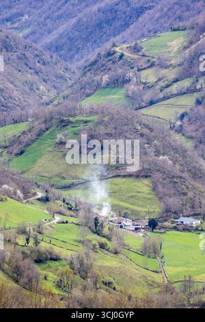 Landschaft rund um das Dorf Trascastro im Leitariegos-Tal in Asturien, Spanien Stockfoto