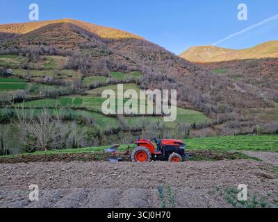 Landschaft rund um das Dorf Trascastro im Leitariegos-Tal in Asturien, Spanien Stockfoto