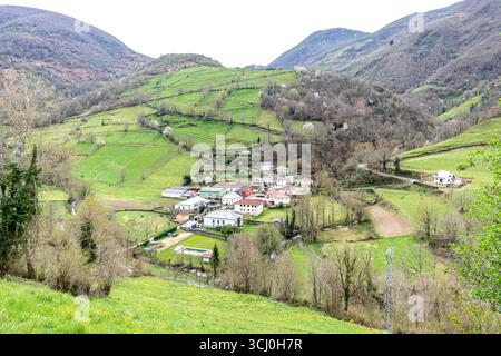 Landschaft rund um das Dorf Trascastro im Leitariegos-Tal in Asturien, Spanien Stockfoto