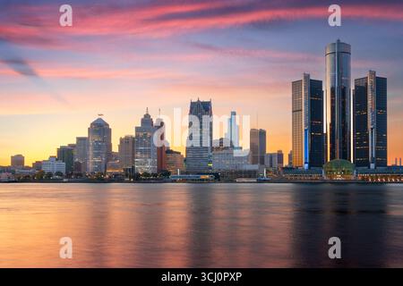 Skyline von Detroit, Michigan, USA bei Sonnenaufgang am Detroit River. Stockfoto