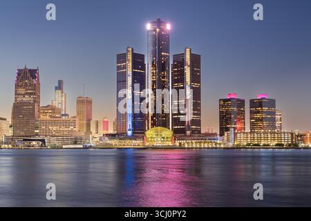 Skyline von Detroit, Michigan, USA bei Sonnenaufgang am Detroit River. Stockfoto