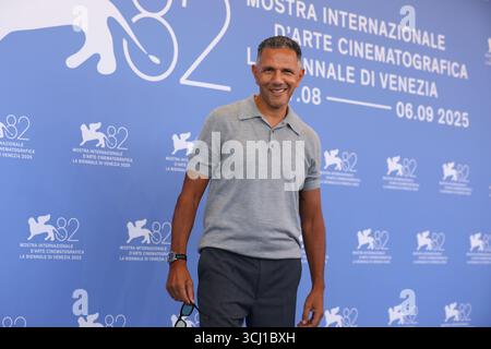4. September 2025, Venedig, Venetien, Italien: ROSCHDY ZEM beim Fotocall zum Film „Elisa“ beim 82. Venedig Filmfestival im Lido von Venedig. (Kreditbild: © Mickael Chavet/ZUMA Press Wire) NUR REDAKTIONELLE VERWENDUNG! Nicht für kommerzielle ZWECKE! Stockfoto
