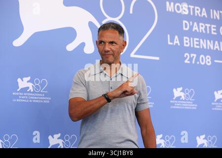 4. September 2025, Venedig, Venetien, Italien: ROSCHDY ZEM beim Fotocall zum Film „Elisa“ beim 82. Venedig Filmfestival im Lido von Venedig. (Kreditbild: © Mickael Chavet/ZUMA Press Wire) NUR REDAKTIONELLE VERWENDUNG! Nicht für kommerzielle ZWECKE! Stockfoto