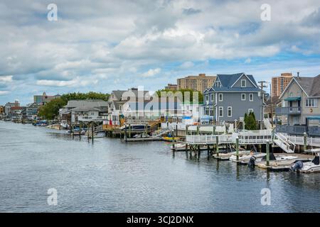 Häuser entlang der Intracoastal Waterway in Ventnor City, New Jersey. Stockfoto