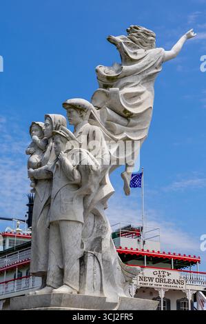 Das Monument für den Immigranten von Franco Alessandrini im Woldenberg Park in New Orleans, Louisiana, USA Stockfoto