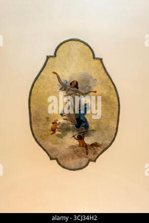 Ansicht des Medaillons an der Decke der Kirche unserer Lieben Frau von Assumption, das die Himmelfahrt unserer Lieben Frau darstellt, von Jose Malhoa im Jahre 1900 in Cascais, Stockfoto