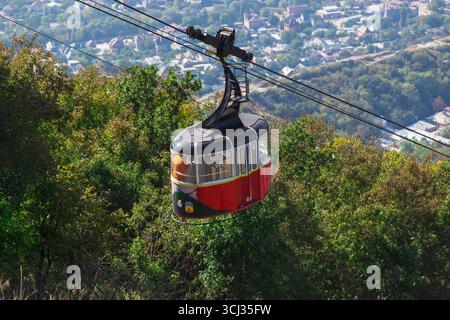 Seilbahn zum Berg Maschuk in Pyatigorsk, Region Stavropol, Russland Stockfoto