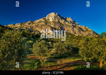 MONT SAINTE-VICTOIRE AIX-EN-PROVENCE FRANKREICH Stockfoto