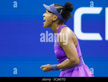 New York, Usa. September 2025. Naomi Osaka aus Japan reagiert darauf, nachdem er am Donnerstag, den 4. September 2025, einen Tiebreak im 1. Satz gegen Amanda Anisimova bei der US Open Tennis Championship 2025 im USTA Billie Jean King National Tennis Center in New York City gewonnen hat. Foto: John Angelillo/UPI Credit: UPI/Alamy Live News Stockfoto
