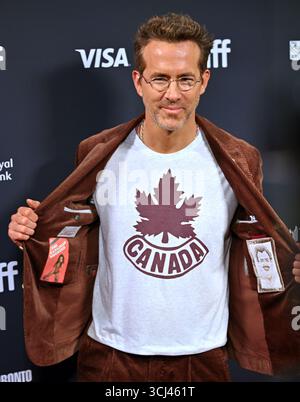 Toronto, Kanada. September 2025. Ryan Reynolds nimmt am Donnerstag, den 4. September 2025, an der Premiere von John Candy: I Like Me in der Roy Thomson Hall in Toronto, Kanada Teil. Das Festival feiert seinen 50. Meilenstein in diesem Jahr und wird 291 Filme aus der ganzen Welt zeigen. Foto: Chris Chew/UPI Credit: UPI/Alamy Live News Stockfoto
