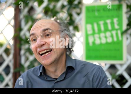 Schriftsteller und Dramatiker Dimitré Dinev im Interview mit der Presseagentur APA Österreich am Dienstag, den 12. August 2025, in Wien. - 20250812 PD12262 Credit: APA-PictureDesk/Alamy Live News Stockfoto