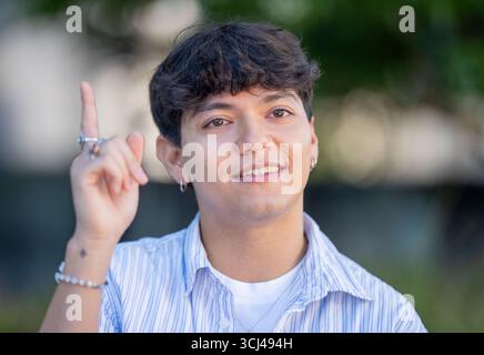 Johannes Pietsch, alias JJ, WSA-Gewinner 2025, am Donnerstag, den 4. September, 2025 in Wien, Österreich, während eines Interviews mit APA - Austria Press Agency über seine neue Single. - 20250904 PD2391 Credit: APA-PictureDesk/Alamy Live News Stockfoto