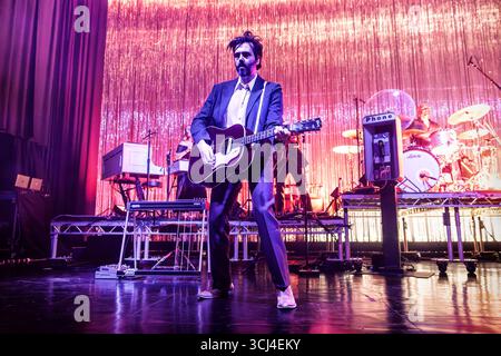 Oslo, Norwegen. September 2025. Die US-amerikanische Band Lord Huron spielt ein Live-Konzert in der Sentrum Scene in Oslo. Hier wird der Sänger und Musiker Ben Schneider live auf der Bühne gesehen. Quelle: Gonzales Photo/Alamy Live News Stockfoto